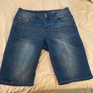 -Claire Curvy Jean Shorts Size 12